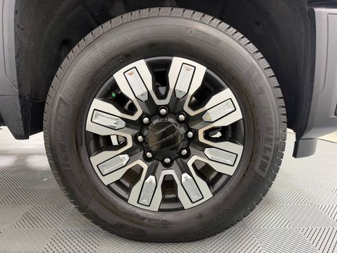 Used 2024 GMC Sierra 2500 Denali w/ Denali Reserve Package image 14