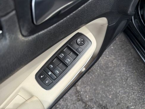 Used 2022 Chrysler 300 Touring image 21