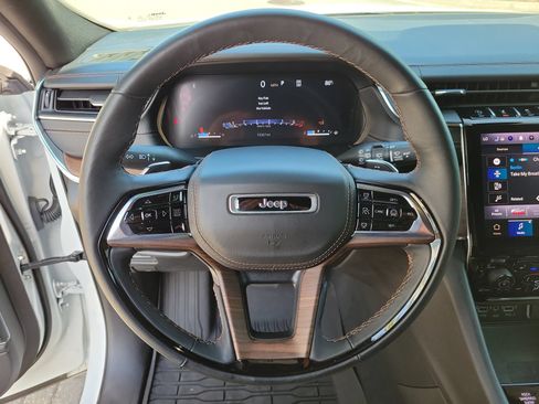 Used 2023 Jeep Grand Cherokee L Summit w/ Luxury Tech Group V AWD/4WD image 36