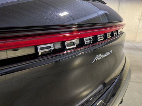 Used 2025 Porsche Macan image 15