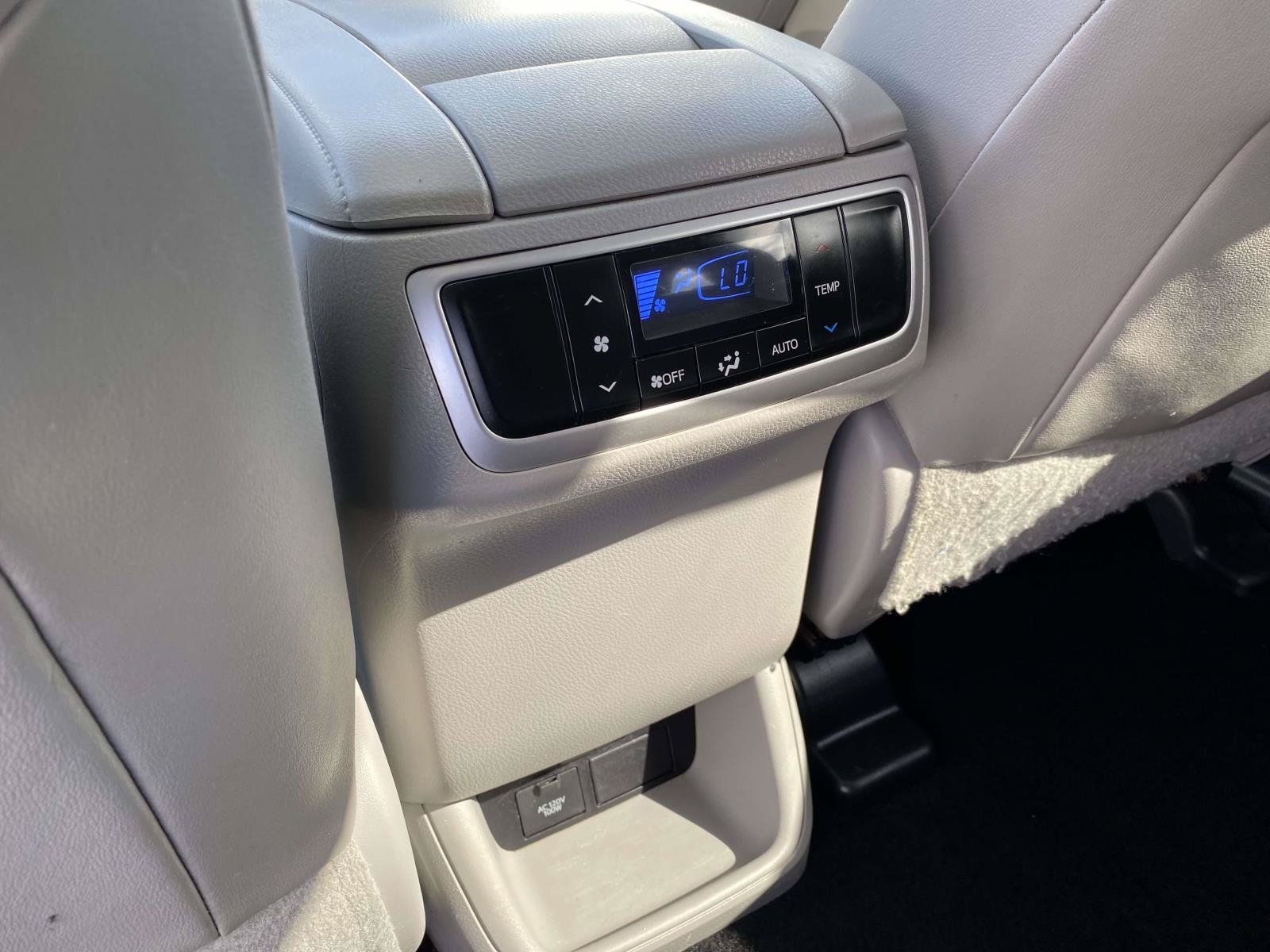 Used 2017 Toyota Highlander XLE FWD image 9