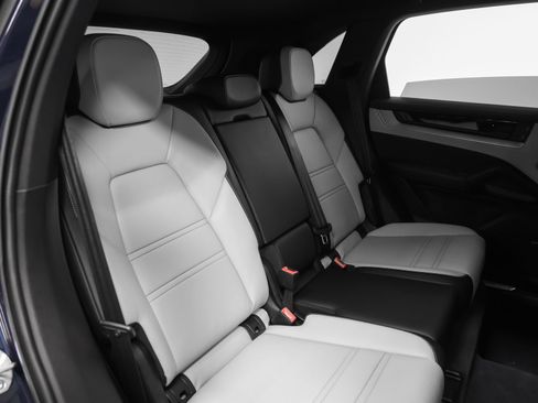 Certified 2026 Porsche Cayenne S AWD/4WD image 27