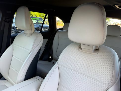 Used 2024 Mercedes-Benz GLC 300 image 28