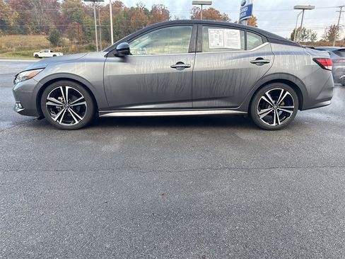Used 2021 Nissan Sentra SR image 3