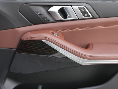 Certified 2024 BMW X7 xDrive40i w/ Climate Comfort Package image 27