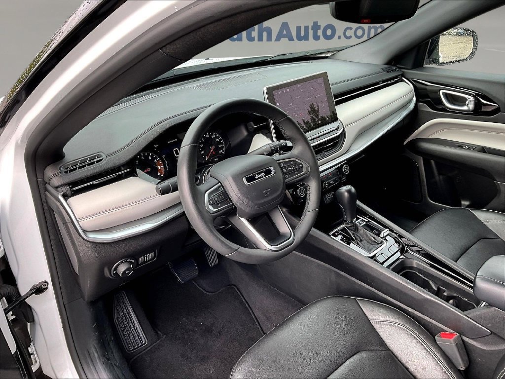 Used 2025 Jeep Compass Limited AWD/4WD image 20