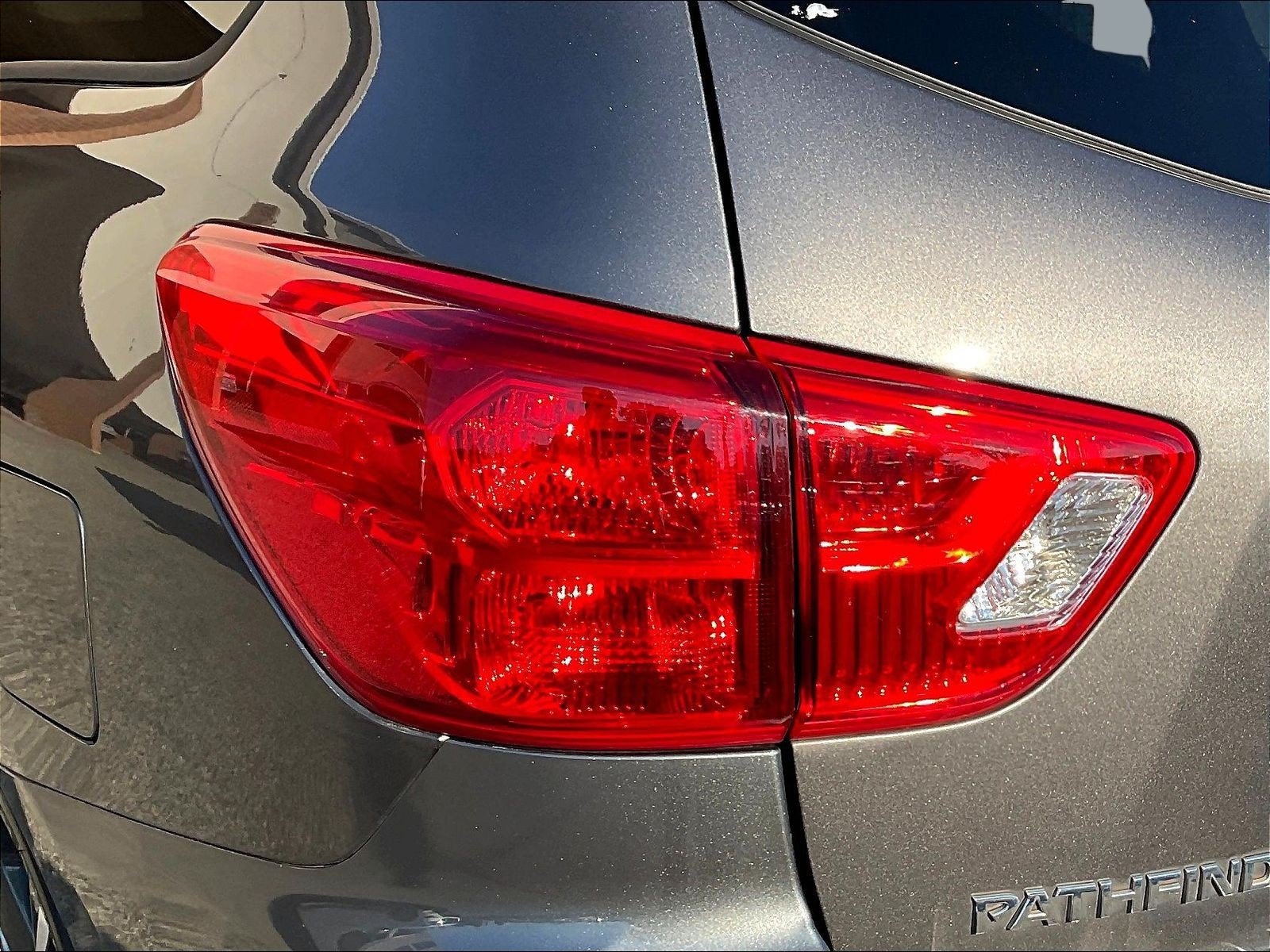 Used 2017 Nissan Pathfinder Platinum w/ Family Entertainment Package FWD image 25