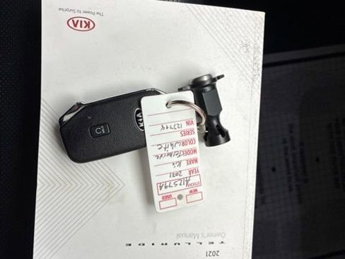 Used 2021 Kia Telluride S image 21