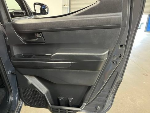Used 2025 Toyota Tacoma SR5 AWD/4WD image 15