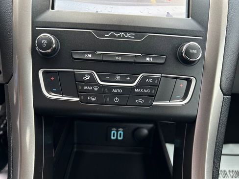 Used 2019 Ford Fusion SE image 17