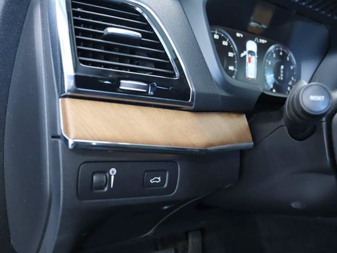 Used 2022 Volvo XC90 T6 Momentum w/ Advanced Package AWD/4WD image 15