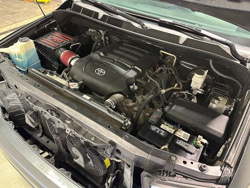 Used 2018 Toyota Sequoia SR5 image 4