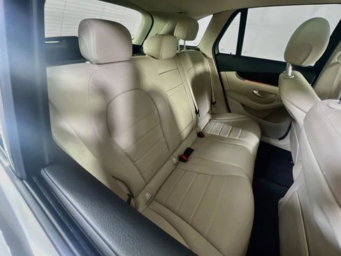 Used 2021 Mercedes-Benz GLC 300 4MATIC image 27