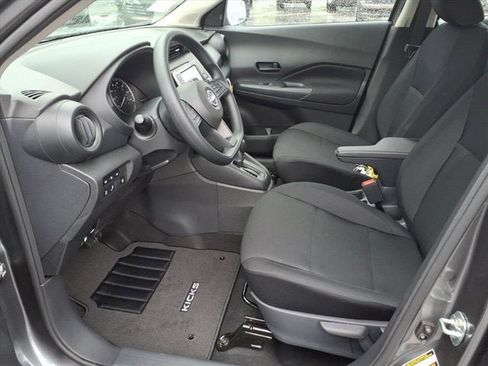 New 2025 Nissan Kicks Play S image 9
