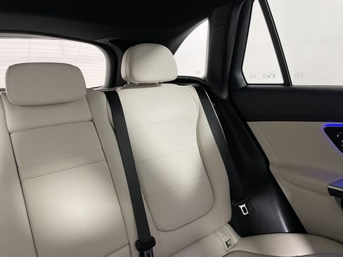 Used 2024 Mercedes-Benz GLC 300 4MATIC image 15