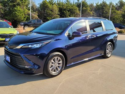 Used 2023 Toyota Sienna LE w/ LE Plus Package