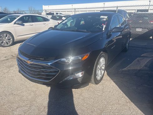 Used 2025 Chevrolet Malibu LT image 3