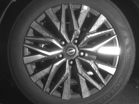Used 2025 Nissan Altima 2.5 SV FWD image 12