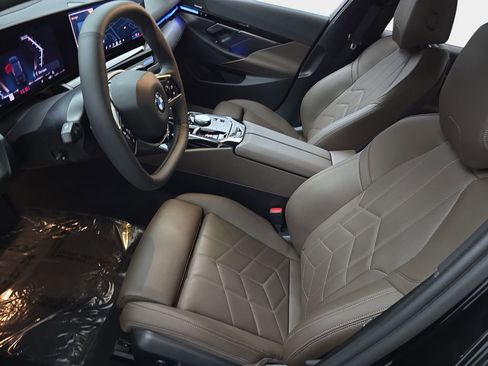 Used 2024 BMW 530i xDrive 530i xDrive w/ M Sport Package image 18