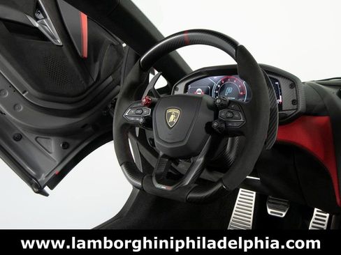 Used 2024 Lamborghini Revuelto image 34
