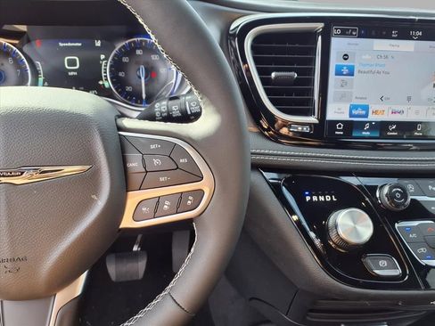 New 2026 Chrysler Pacifica Select image 11