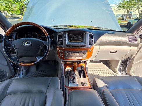 Used 2004 Lexus LX 470 4WD image 18