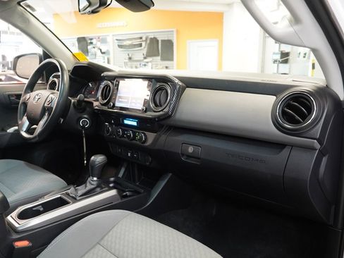 Used 2021 Toyota Tacoma SR5 AWD/4WD image 35
