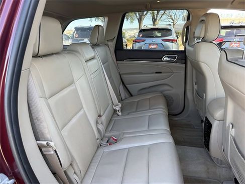 Used 2017 Jeep Grand Cherokee Overland image 32