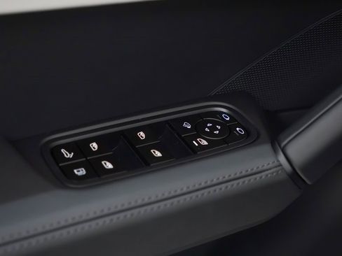 New 2026 Porsche Cayenne S image 23