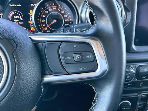 Used 2021 Jeep Wrangler Unlimited Sahara w/ Uconnect 4C Nav & Sound Group AWD/4WD image 18