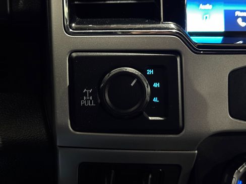 Used 2022 Ford F250 Lariat w/ Chrome Package image 25