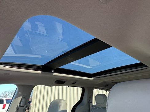 Used 2019 Chrysler Pacifica Limited image 4