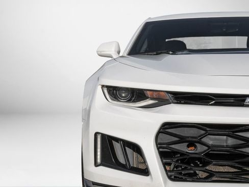 Used 2018 Chevrolet Camaro ZL1 image 45