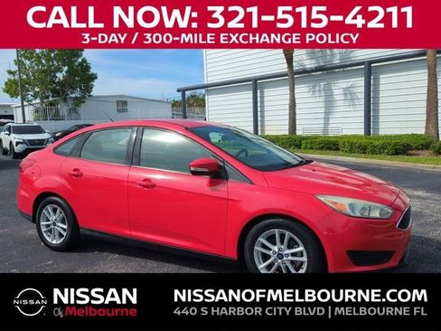 Used 2017 Ford Focus SE FWD image 1