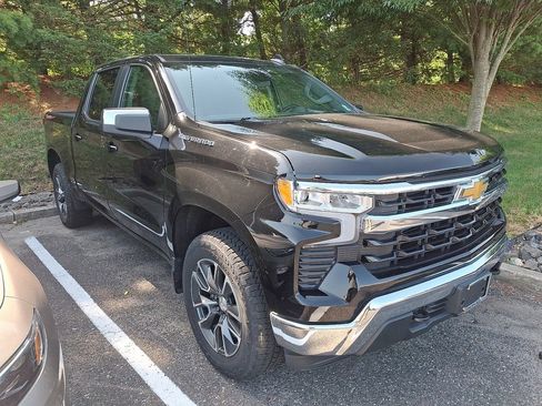 Used 2023 Chevrolet Silverado 1500 LT AWD/4WD image 3