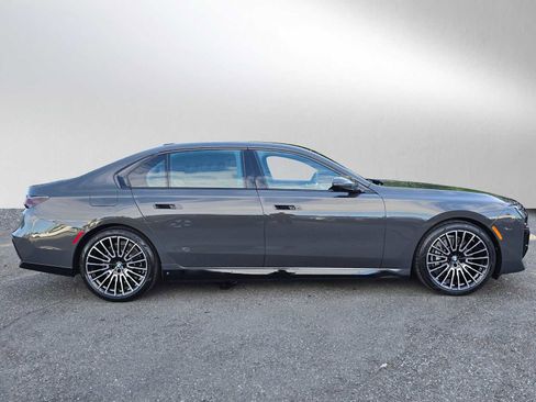Used 2025 BMW 750e xDrive w/ Executive Package image 6