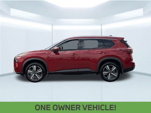 Used 2025 Nissan Rogue SL image 2