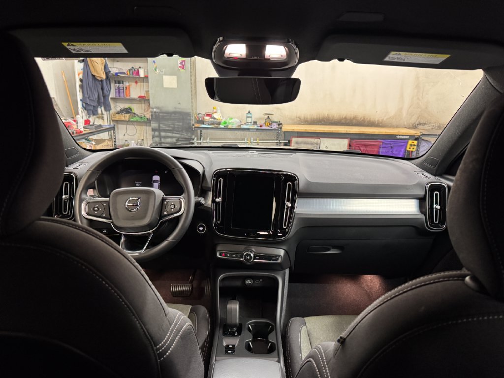 Used 2024 Volvo XC40 B5 Core AWD/4WD image 26