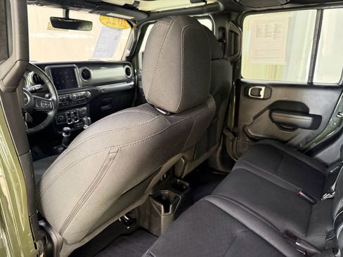 Used 2022 Jeep Gladiator Sport AWD/4WD image 19