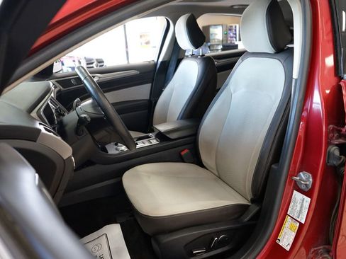 Used 2020 Ford Fusion SE w/ Equipment Group 151A image 2