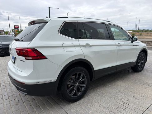 Certified 2022 Volkswagen Tiguan SE w/ Panoramic Sunroof Package AWD/4WD image 7