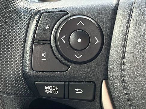 Used 2015 Toyota RAV4 LE AWD/4WD image 19