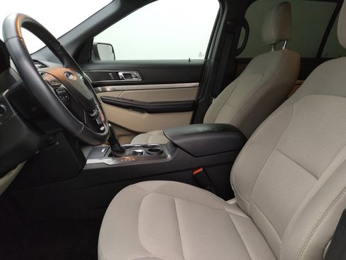 Used 2018 Ford Explorer XLT image 17