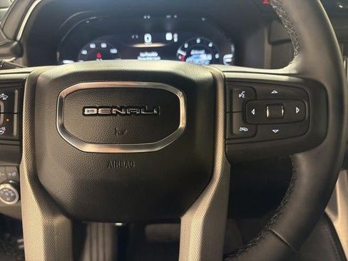 Used 2023 GMC Yukon Denali image 17