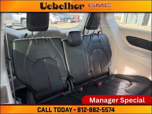 Used 2024 Chrysler Pacifica Touring-L image 7