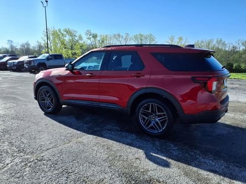 Used 2025 Ford Explorer ST-Line w/ ST-Line Street Pack AWD/4WD image 30