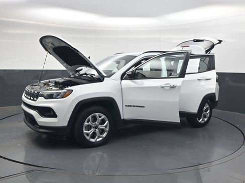 Used 2025 Jeep Compass Latitude AWD/4WD image 42