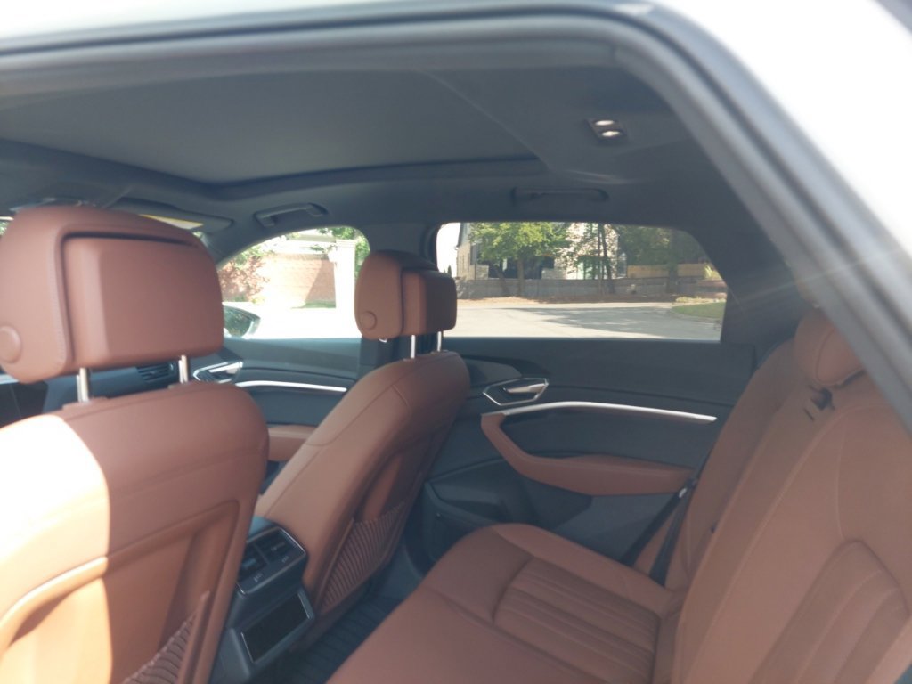 Used 2024 Audi Q8 e-tron Premium Plus w/ Premium Plus Package AWD/4WD image 26