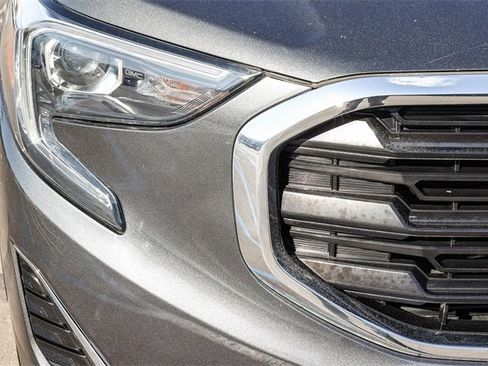 Used 2018 GMC Terrain SLE image 10