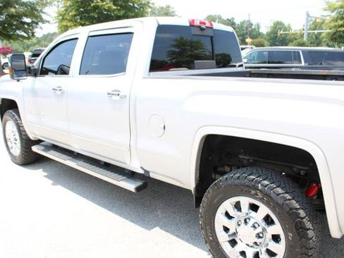 Used 2019 GMC Sierra 2500 Denali w/ Duramax Plus Package AWD/4WD image 12